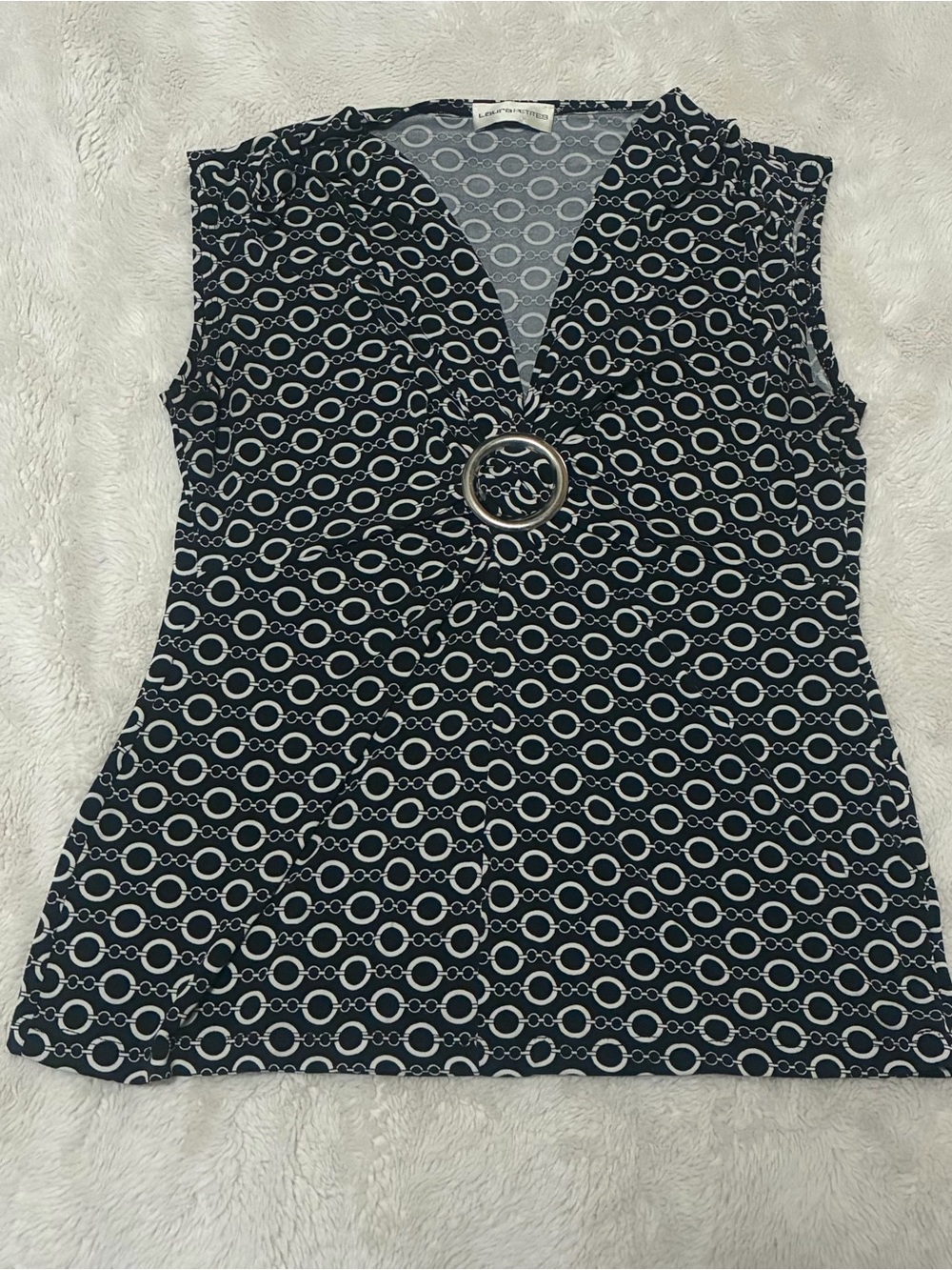 Sleeveless Black & White Chain-Print V-Neck Tank with Center Ring